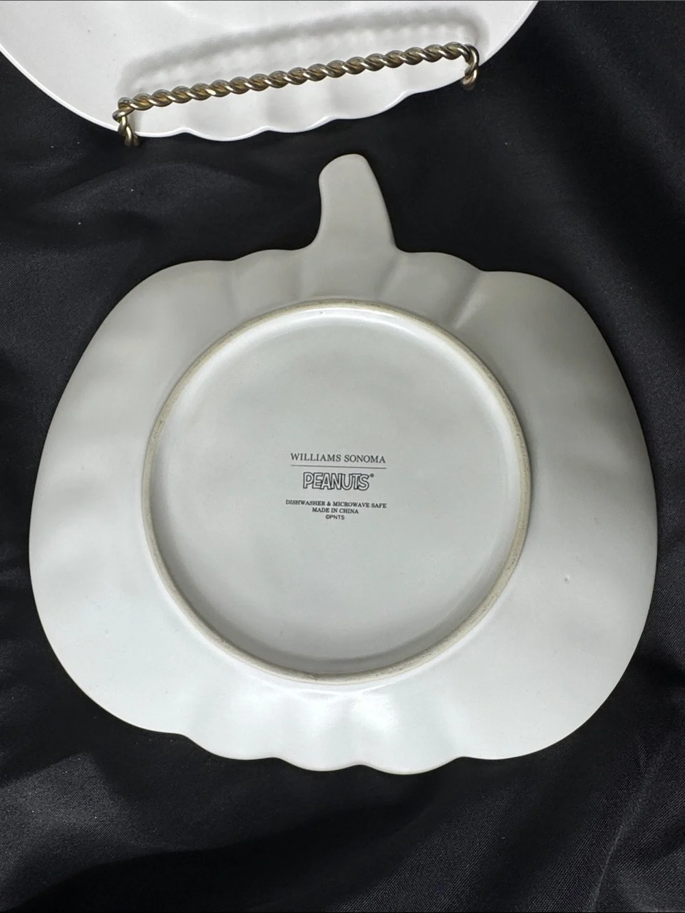 Set of 4 William Sonoma Peanuts Snoopy and the Great Pumpkin Halloween Plates
